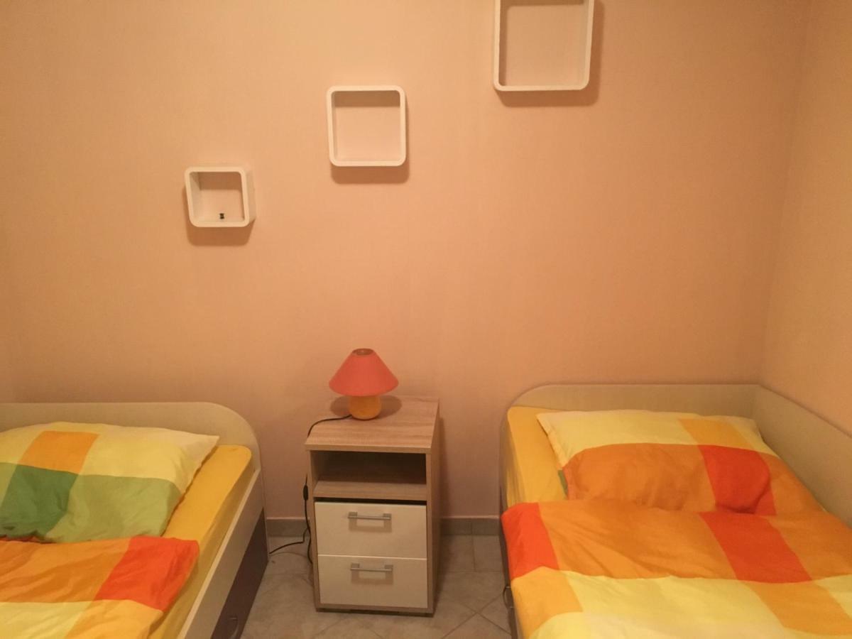 Apartman Petra 1 Vir Exterior foto